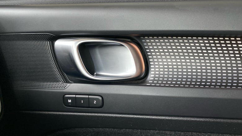 Volvo Xc40 2.0 B4P R DESIGN Pro 5dr Auto [7 speed] Petrol Estate